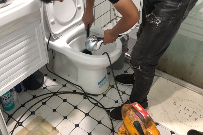 高县马桶堵塞自己疏通还是找师傅?专业上门服务让你省时更省心